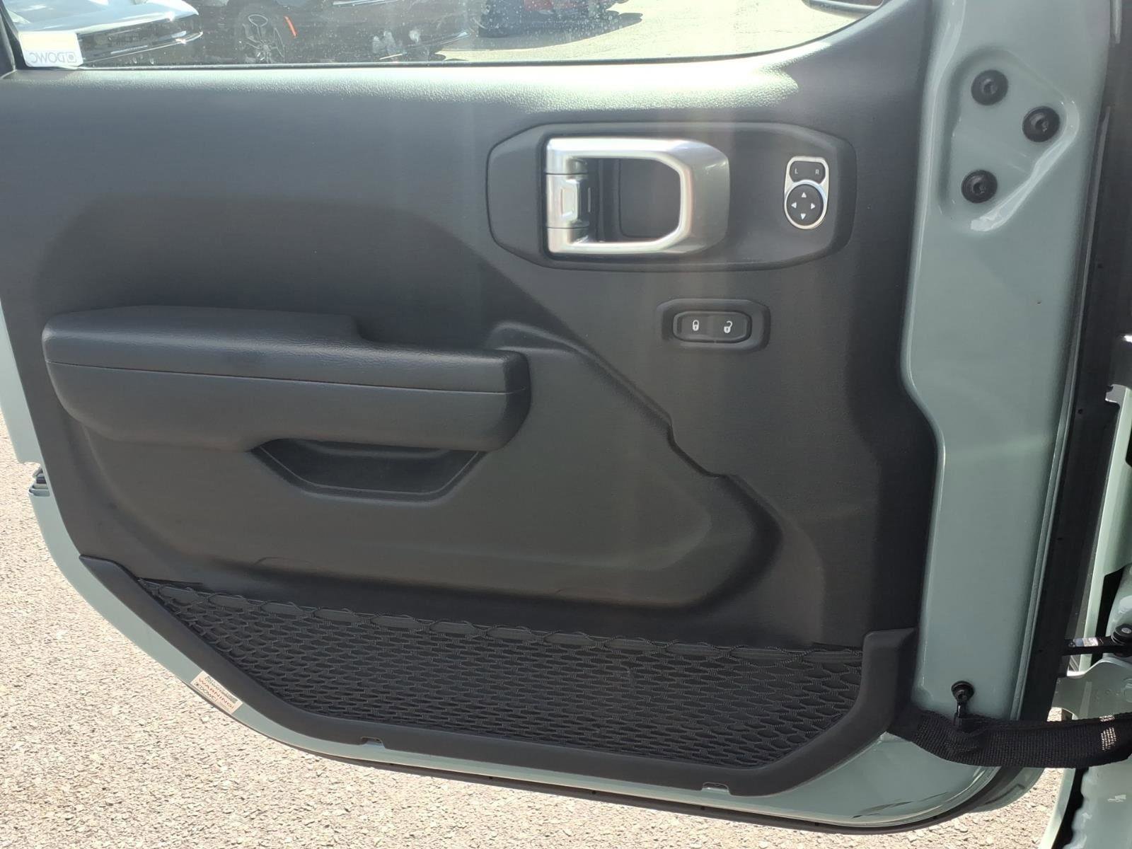 Used 2023 Jeep Wrangler Unlimited w/ Cold Weather Group AWD/4WD image 25