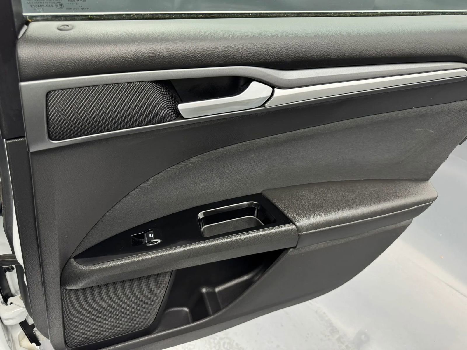 Used 2016 Ford Fusion SE image 36