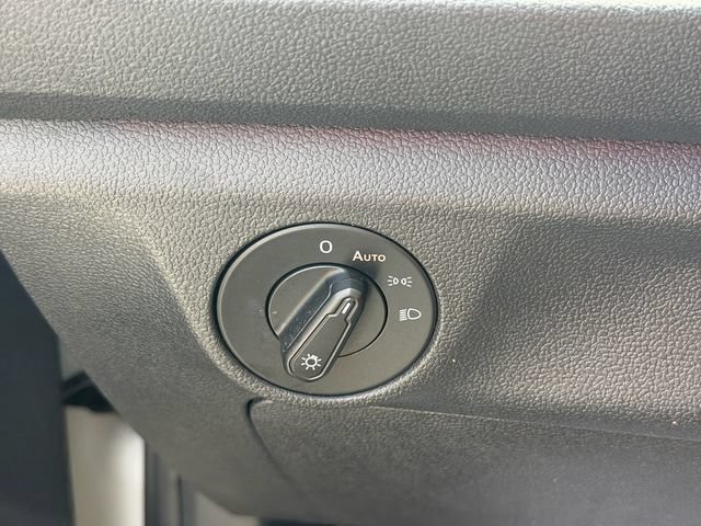 Used 2019 Volkswagen Jetta SEL w/ Cold Weather Package FWD image 29