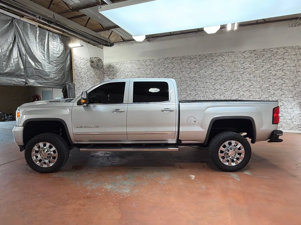 Used 2018 GMC Sierra 2500 Denali w/ Duramax Plus Package AWD/4WD image 4