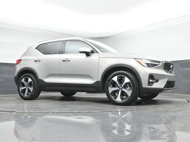Used 2025 Volvo XC40 B5 Plus AWD/4WD image 34