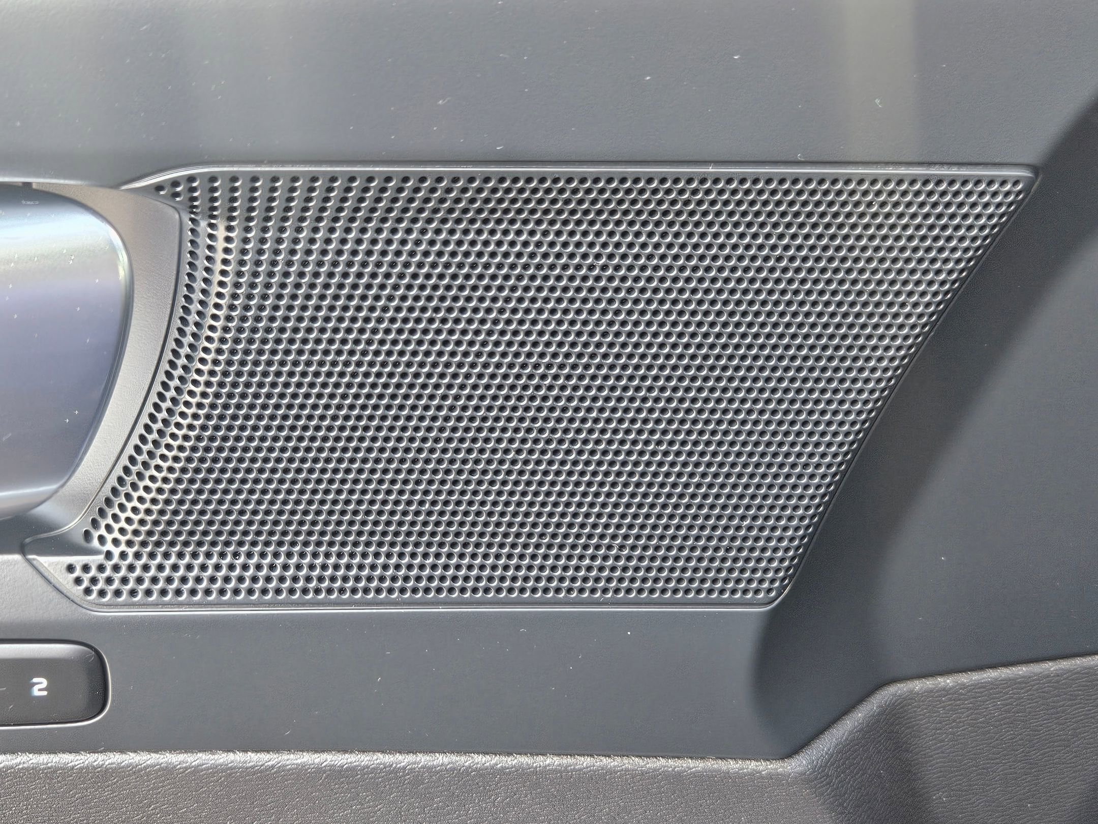 Used 2023 Volvo C40 P8 Recharge Plus image 11