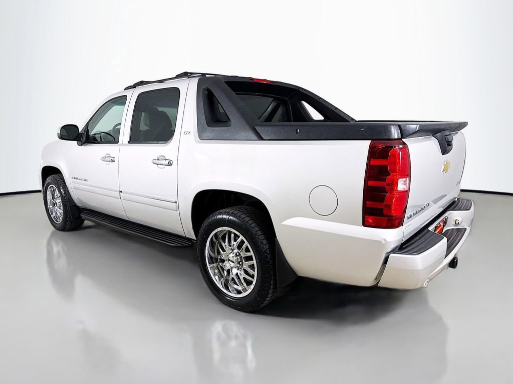 Used 2011 Chevrolet Avalanche LTZ image 6