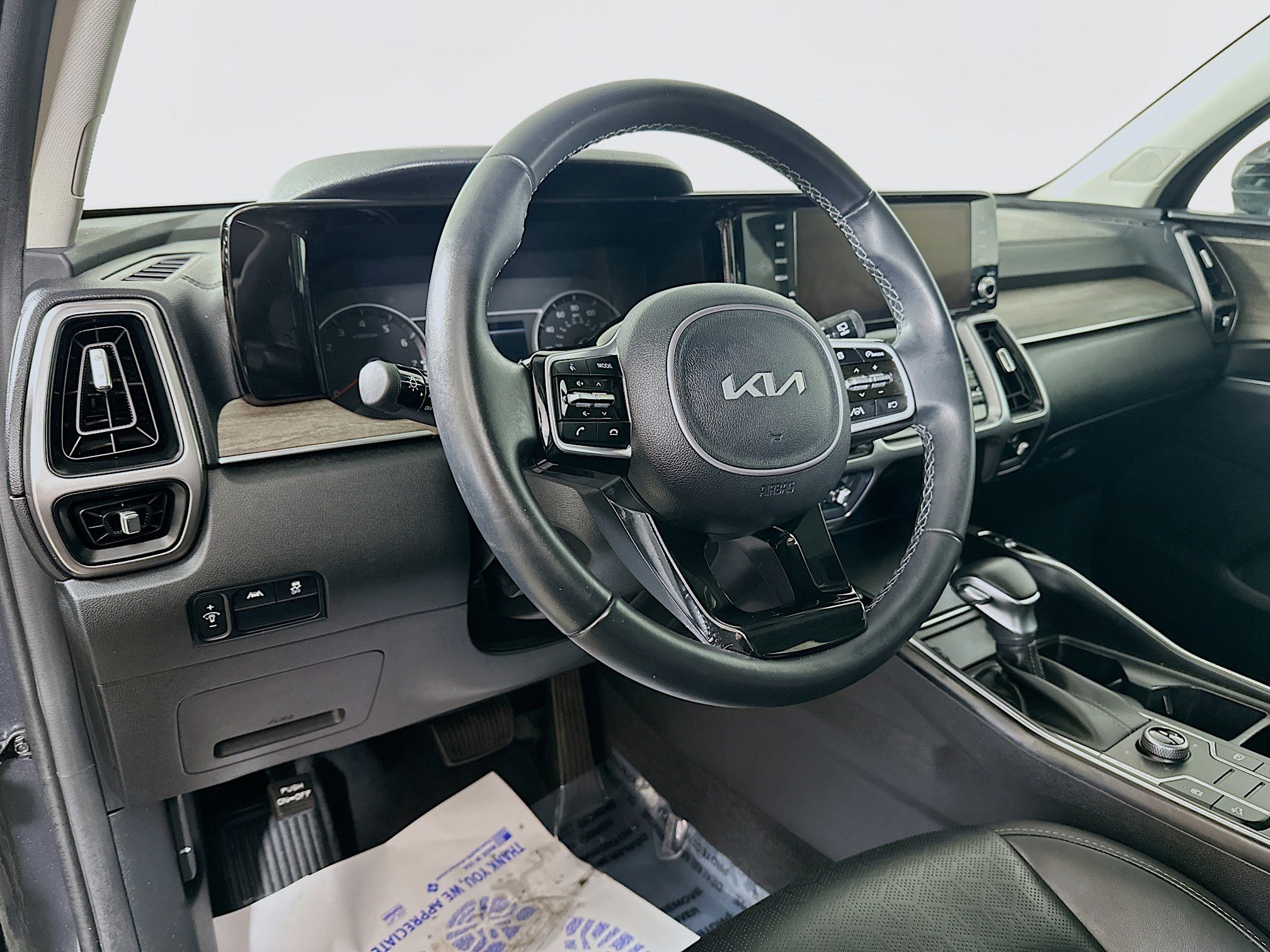 Used 2023 Kia Sorento S w/ Panoramic Sunroof Package image 9