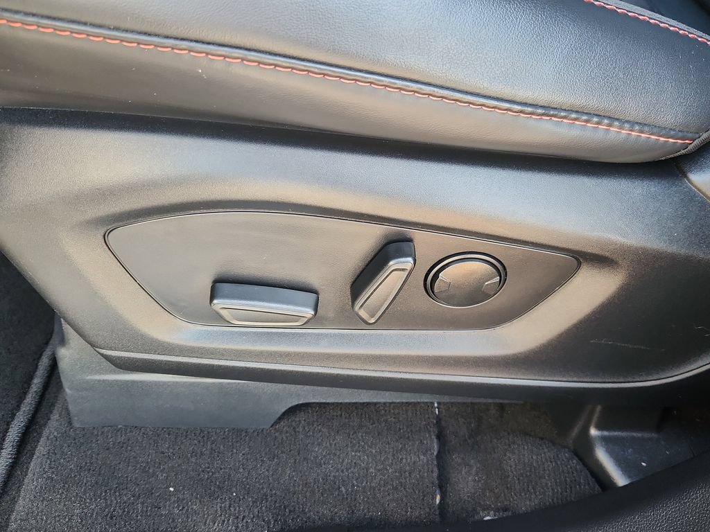 Used 2025 Ford Explorer ST-Line w/ ST-Line Street Pack AWD/4WD image 8