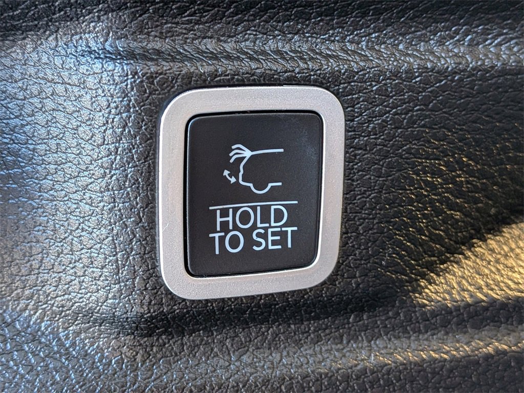 Used 2022 Jeep Grand Cherokee L Limited image 13