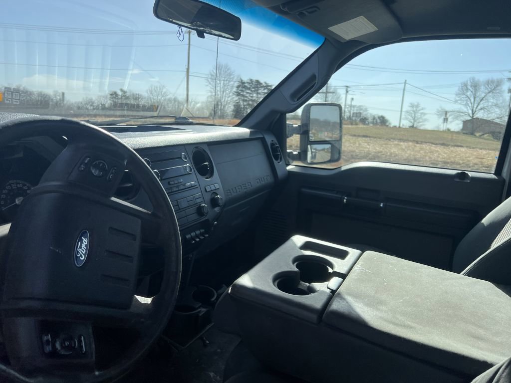 Used 2015 Ford F550 2WD Regular Cab Super Duty image 7