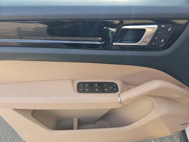 Used 2023 Porsche Cayenne image 25