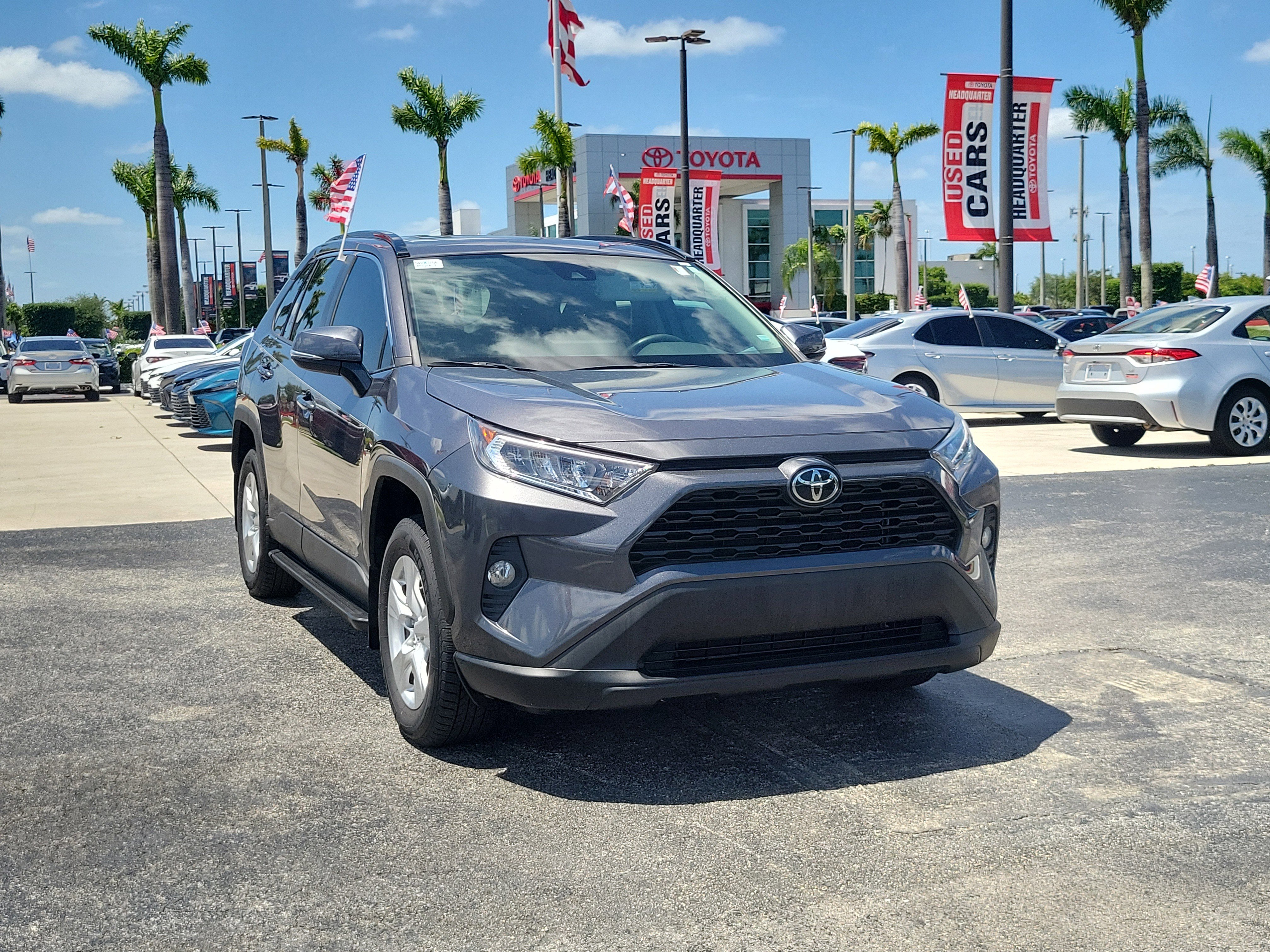 Used 2021 Toyota RAV4 XLE w/ Convenience Package FWD image 2
