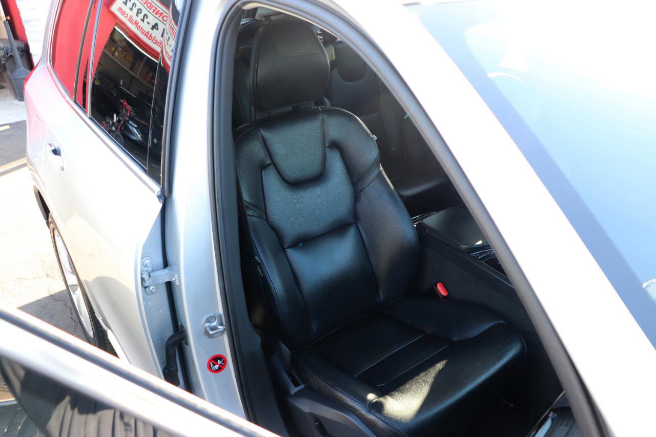 Used 2016 Volvo XC90 T6 Momentum image 16