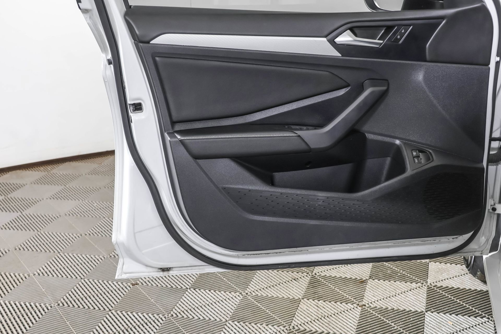 Used 2024 Volkswagen Jetta Sport image 32