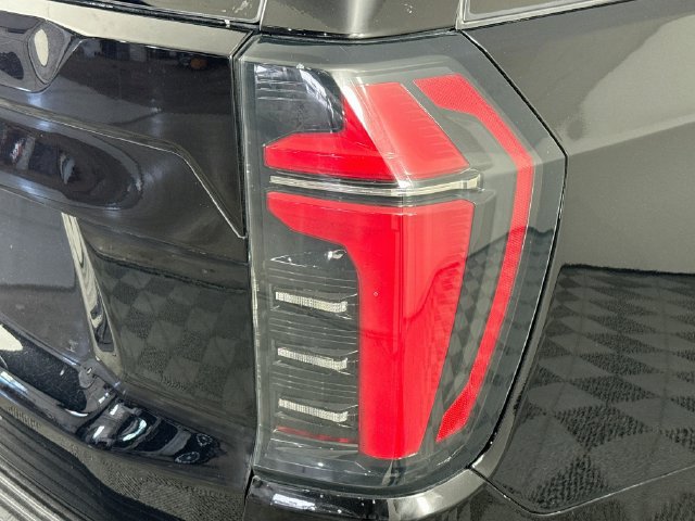 Used 2025 Chevrolet Tahoe LS RWD image 30