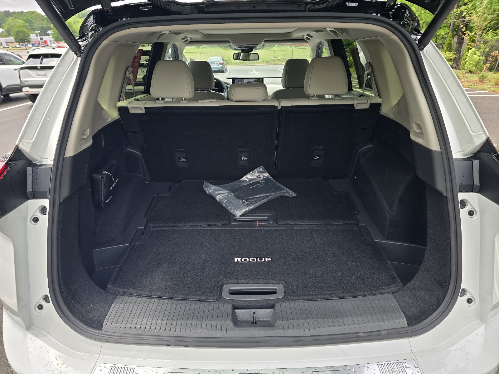 Certified 2025 Nissan Rogue SL w/ Tech Package FWD image 26
