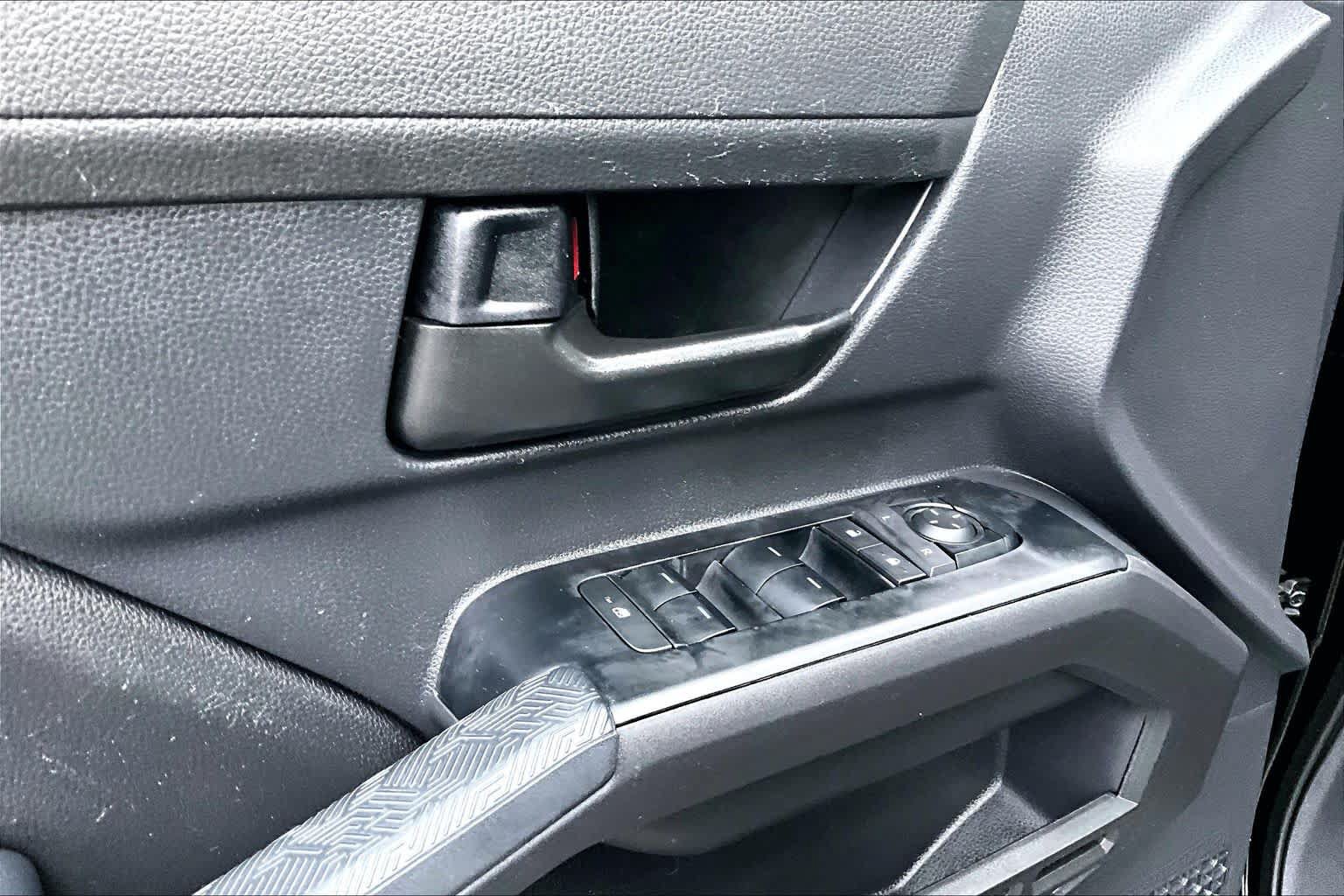 Certified 2025 Toyota Tacoma SR5 AWD/4WD image 31