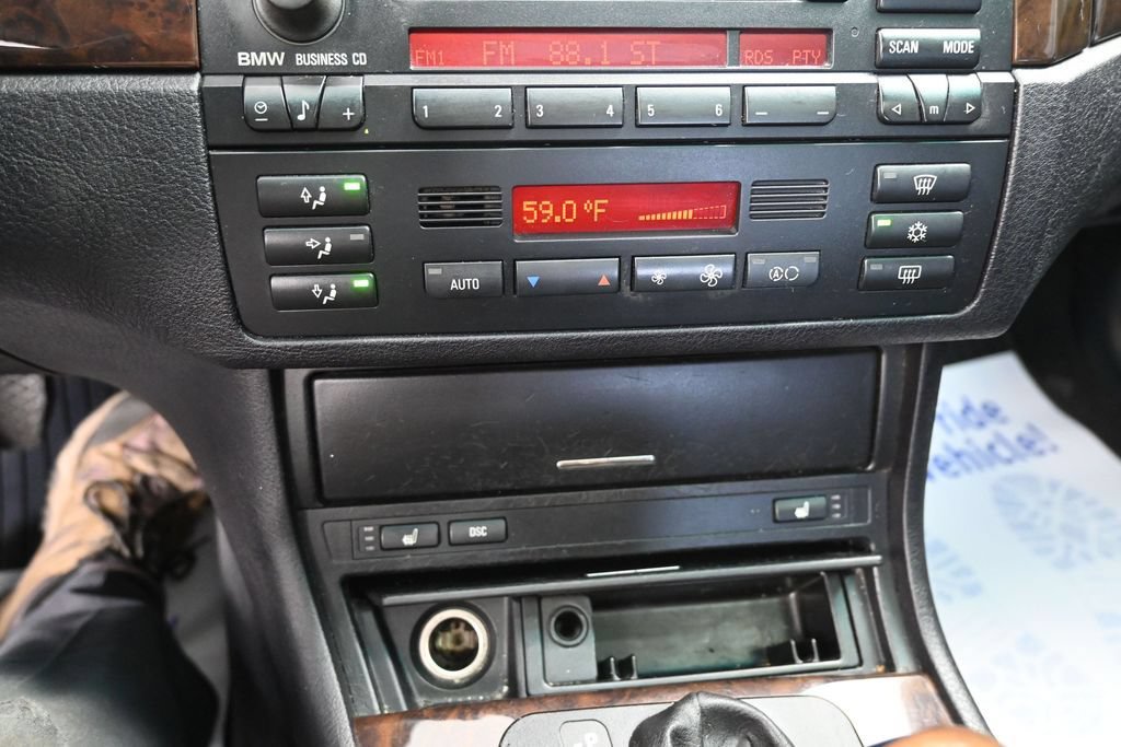 Used 2002 BMW 325i Sedan RWD image 28