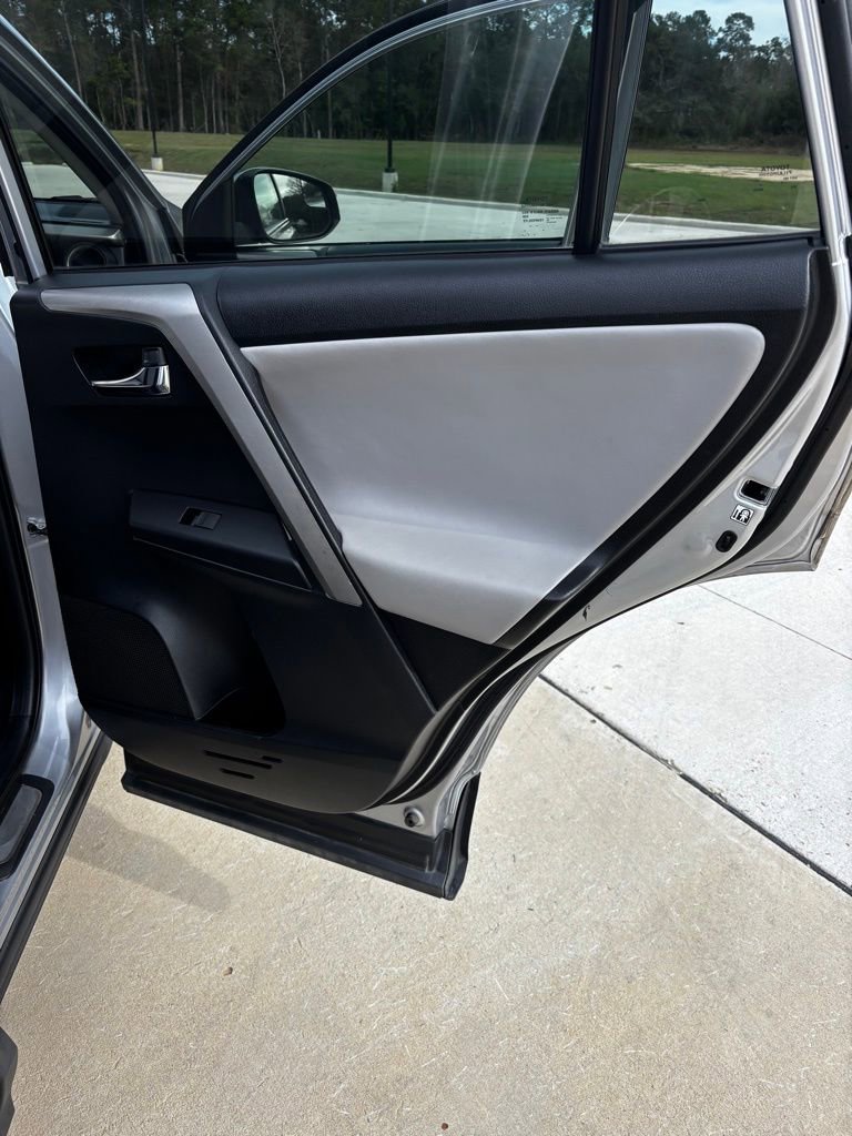 Used 2017 Toyota RAV4 XLE image 15