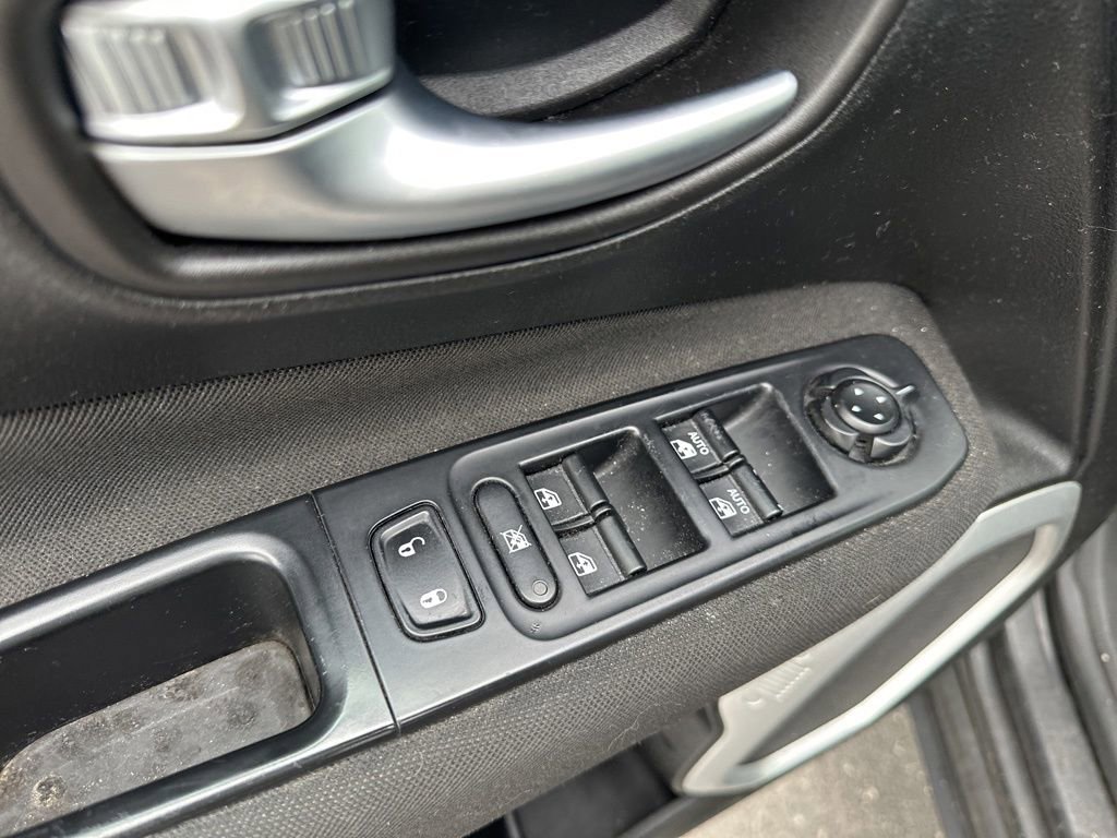 Used 2018 Jeep Renegade Latitude image 15