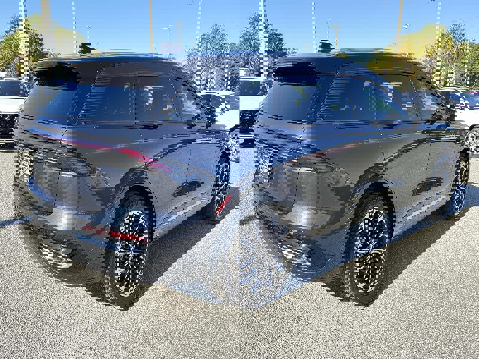 Used 2024 Lincoln Nautilus Reserve image 3