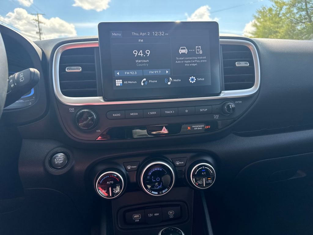 Used 2025 Hyundai Venue SEL image 18