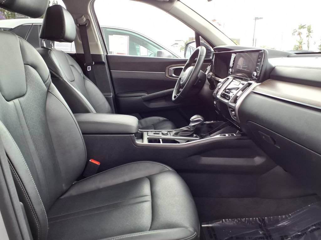Certified 2023 Kia Sorento X-Line EX AWD/4WD image 10
