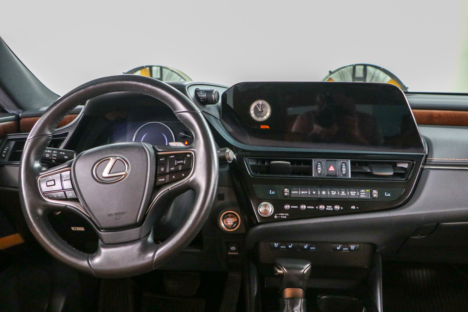 Used 2025 Lexus ES 350 w/ Premium Package FWD image 17