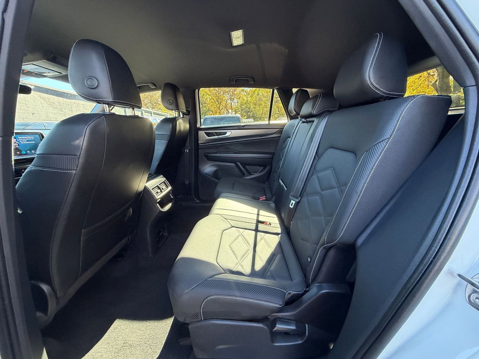 Used 2025 Volkswagen Atlas Cross Sport SE image 25