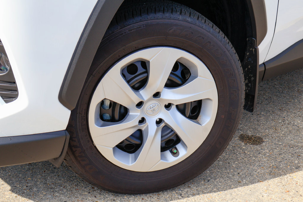 Used 2025 Toyota RAV4 LE FWD image 28