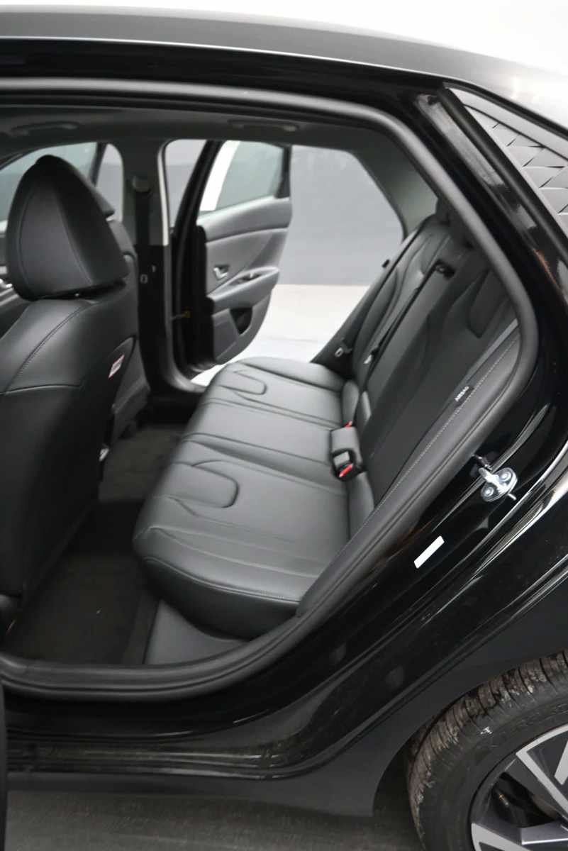 New 2026 Hyundai Elantra Limited FWD image 15