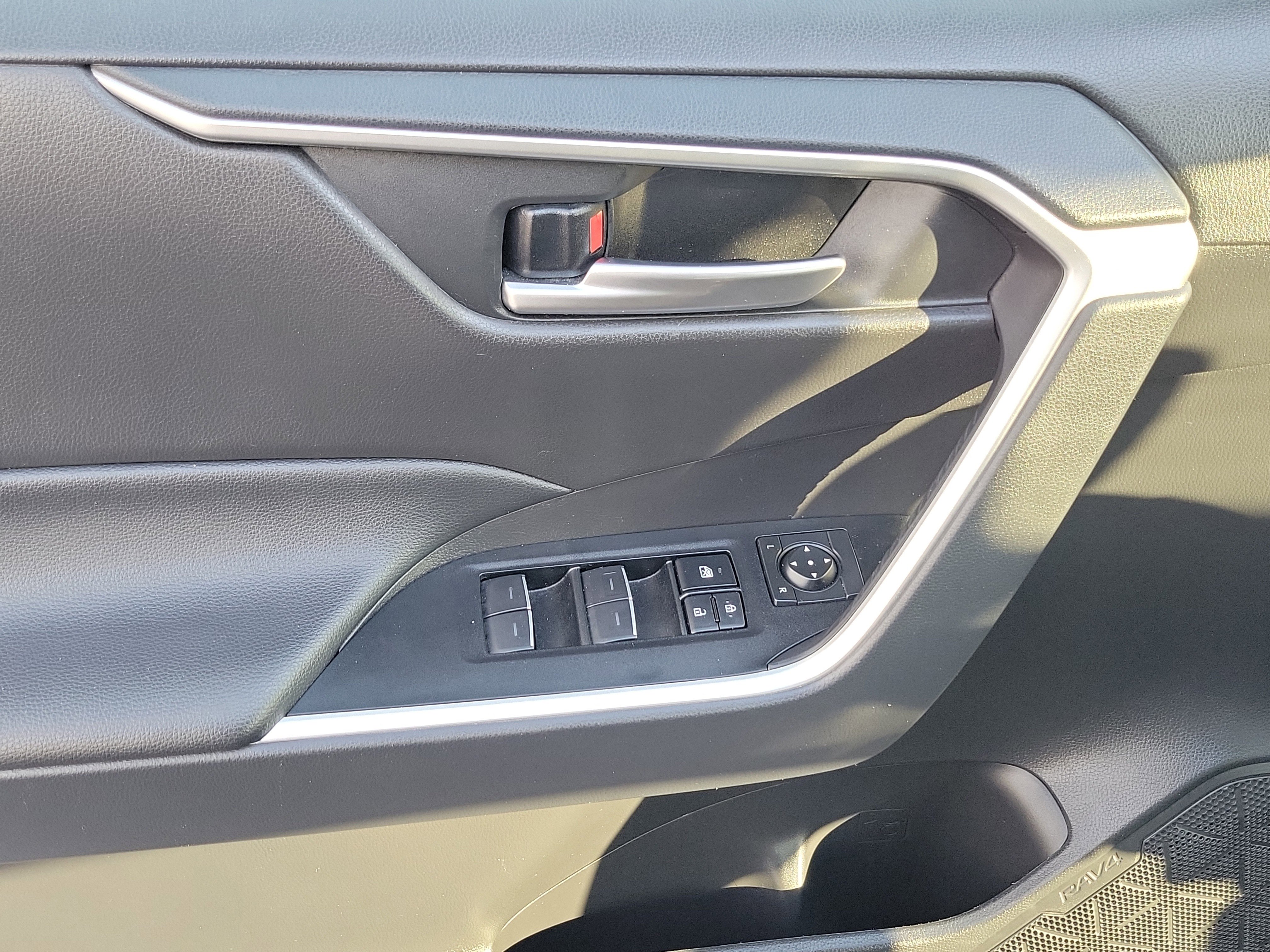 Certified 2025 Toyota RAV4 XLE AWD/4WD image 17