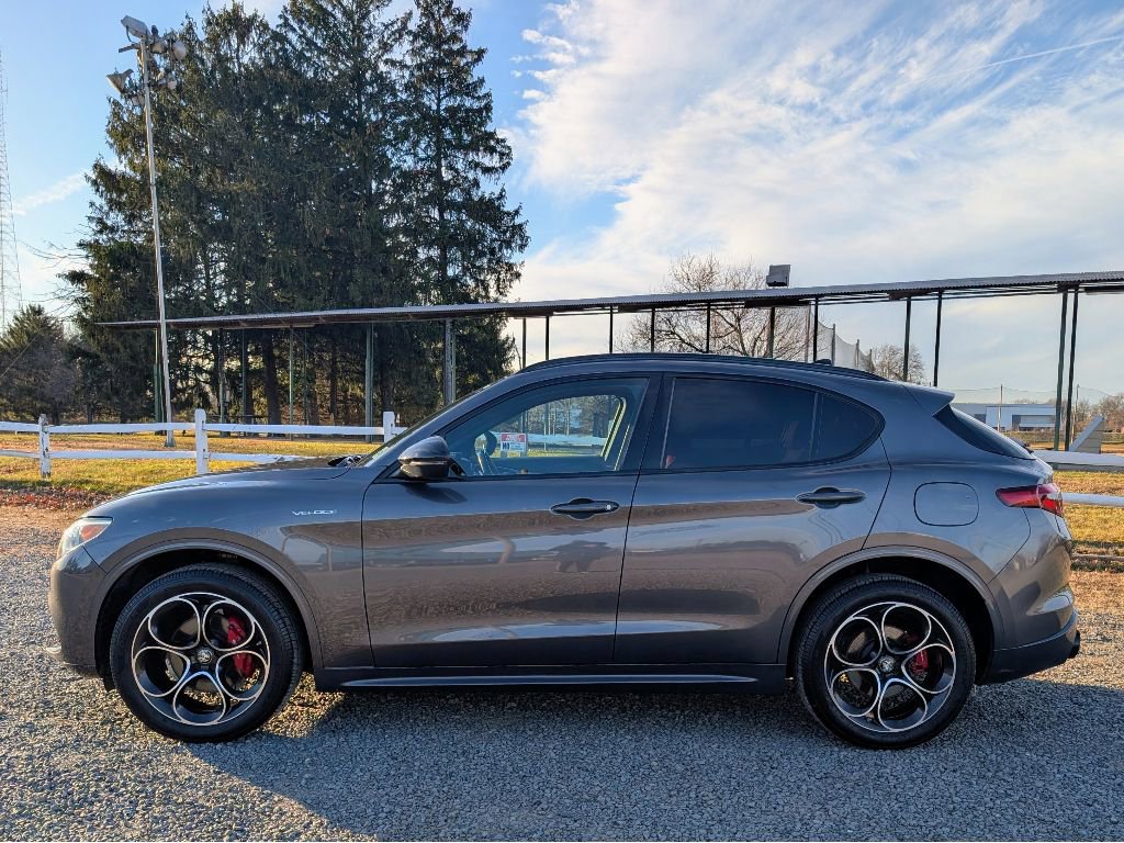 Used 2022 Alfa Romeo Stelvio Veloce image 4