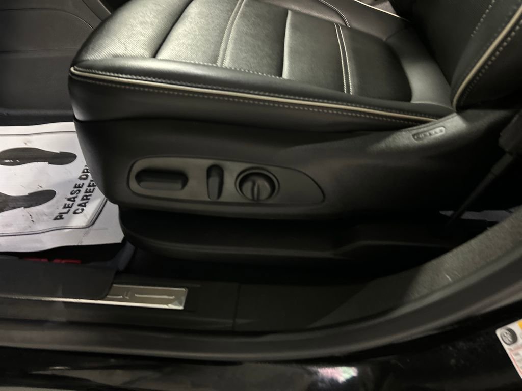 Used 2023 GMC Acadia Denali w/ Denali Ultimate Package image 13