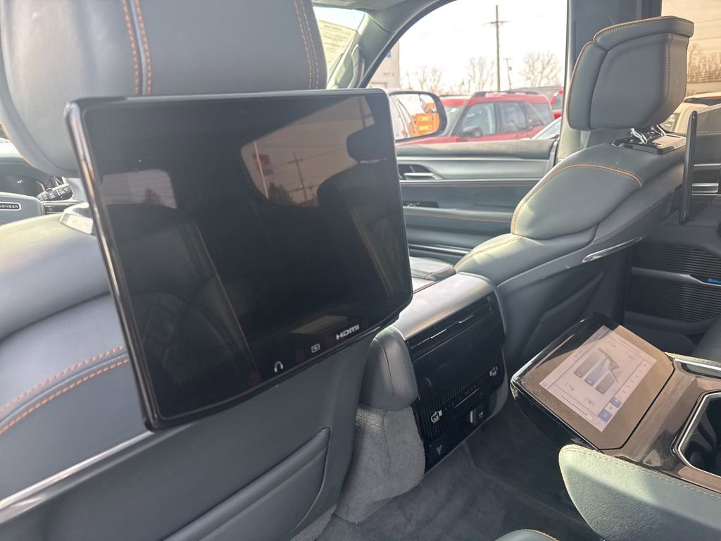 Used 2022 Jeep Grand Wagoneer Series III w/ Rear Seat Video Group 1 image 5