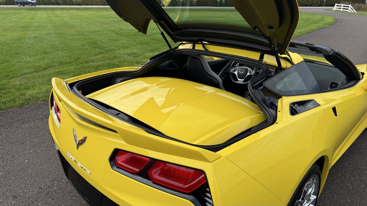 Used 2016 Chevrolet Corvette Stingray Coupe RWD image 15
