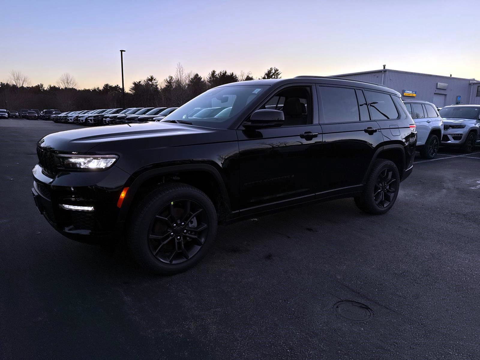 New 2026 Jeep Grand Cherokee Altitude image 4