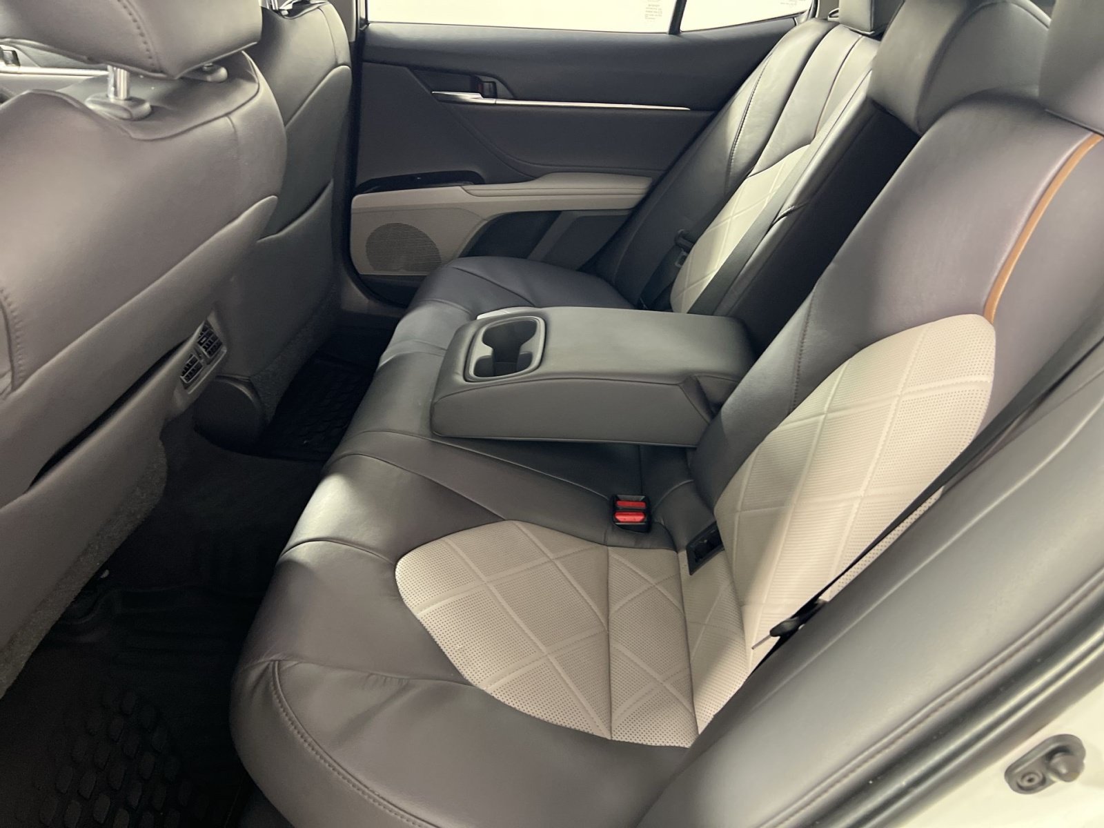 Used 2018 Toyota Camry XLE w/ Audio Package FWD image 25