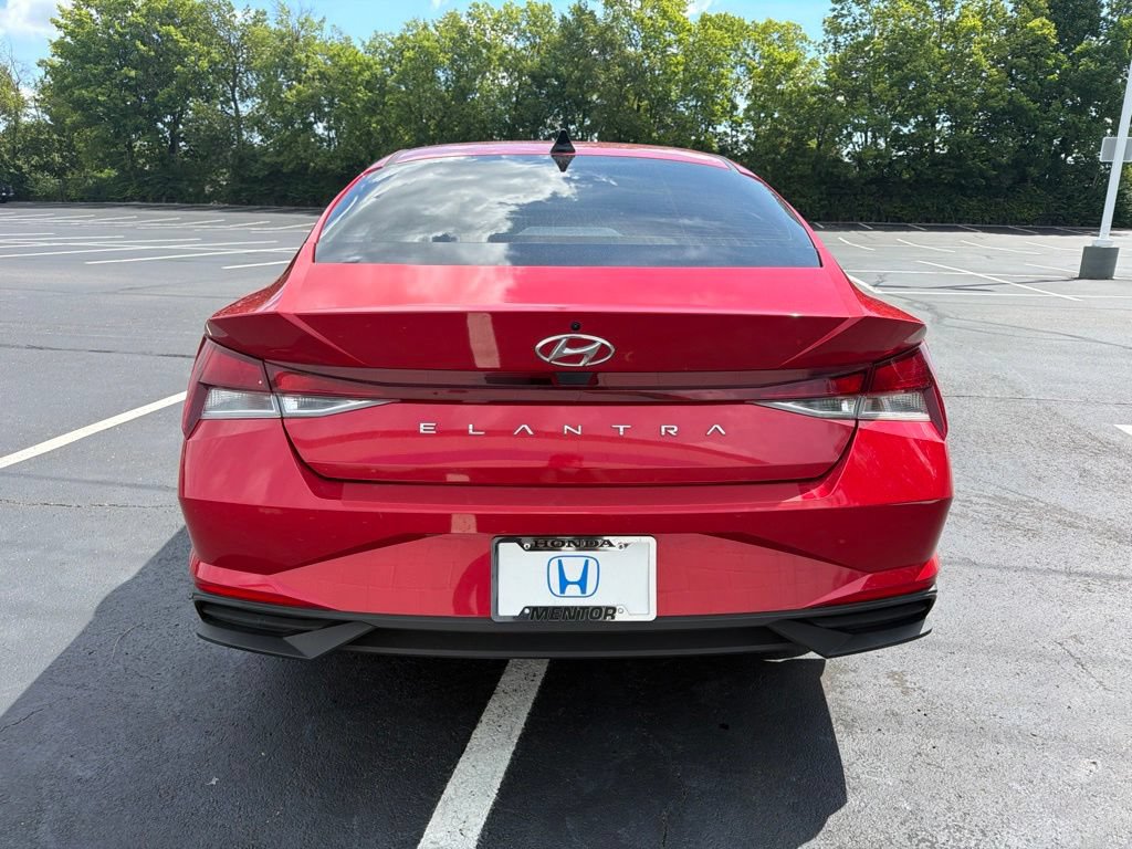 Used 2023 Hyundai Elantra SE FWD image 4