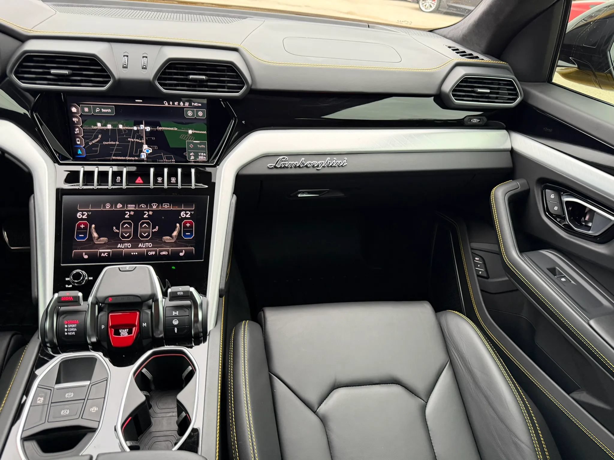 Used 2022 Lamborghini Urus AWD/4WD image 34