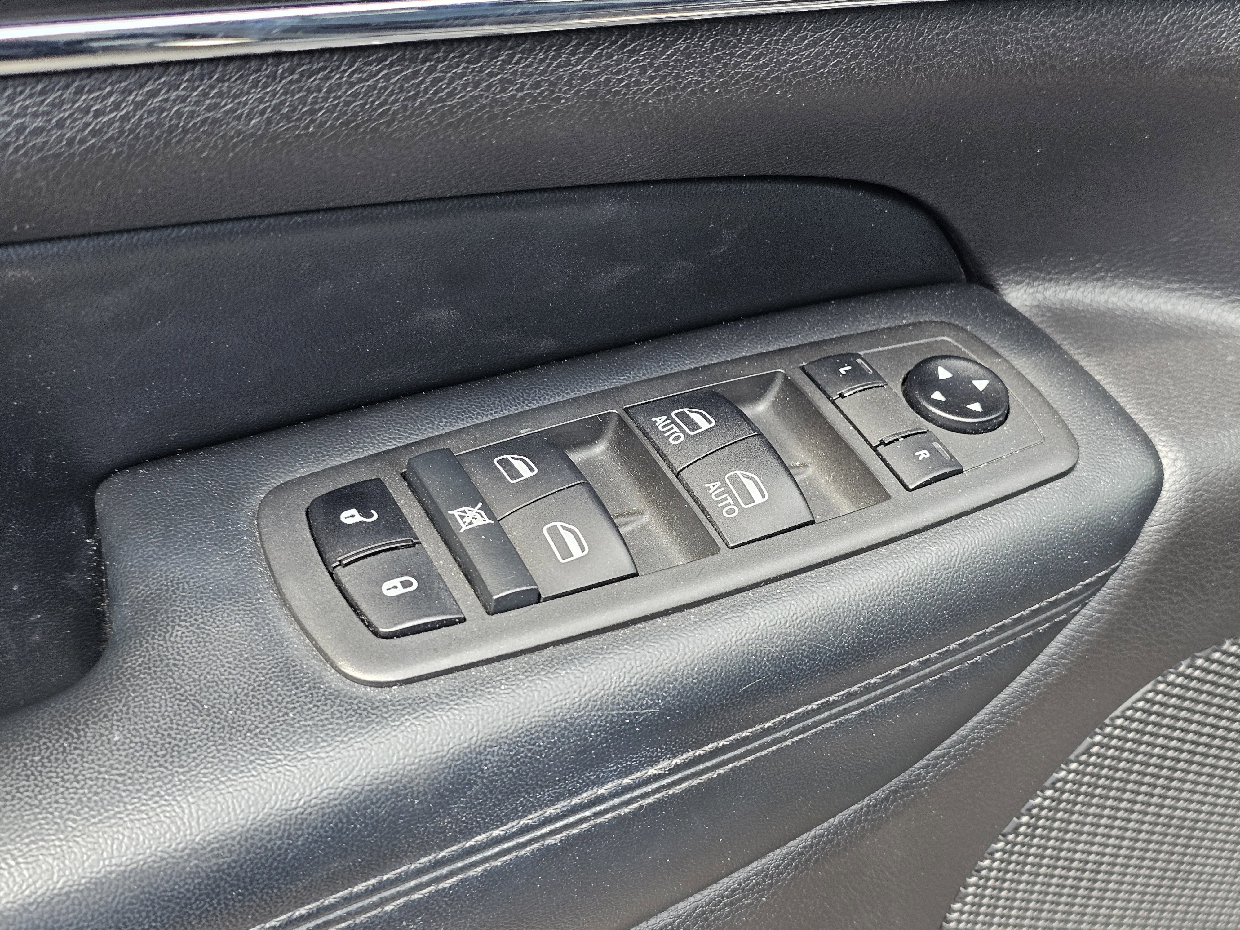 Used 2021 Jeep Grand Cherokee Limited AWD/4WD image 16