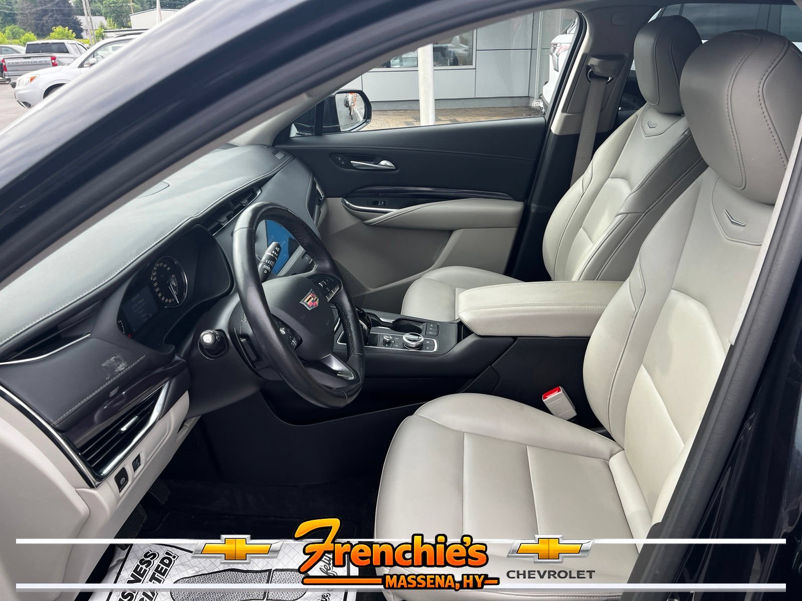 Used 2023 Cadillac XT4 Luxury w/ Driver Awareness Package AWD/4WD image 13