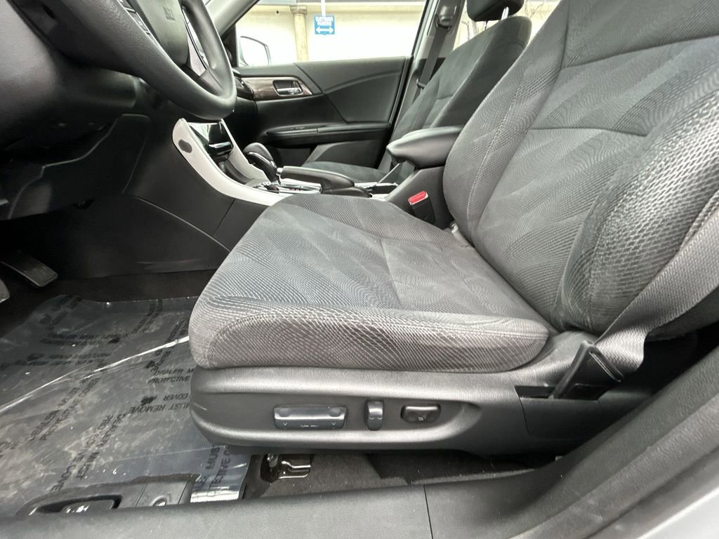 Used 2017 Honda Accord EX image 12