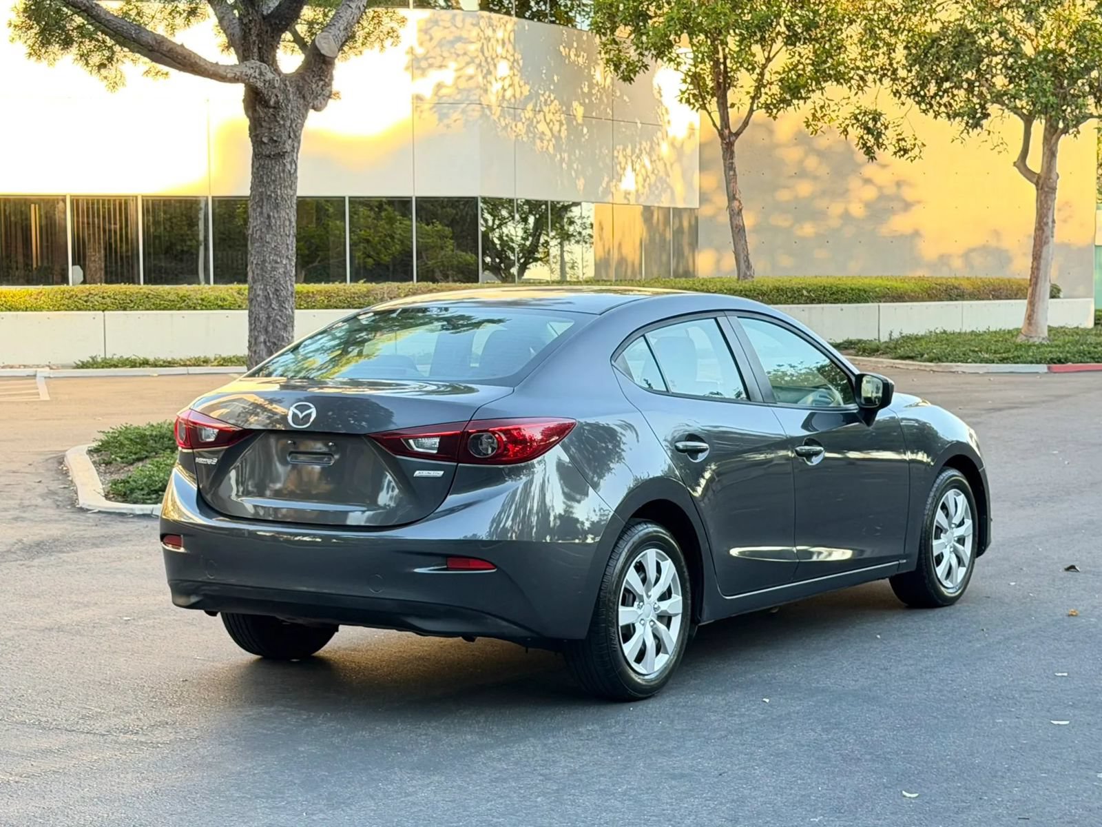 Used 2015 MAZDA MAZDA3 i Sport FWD image 3