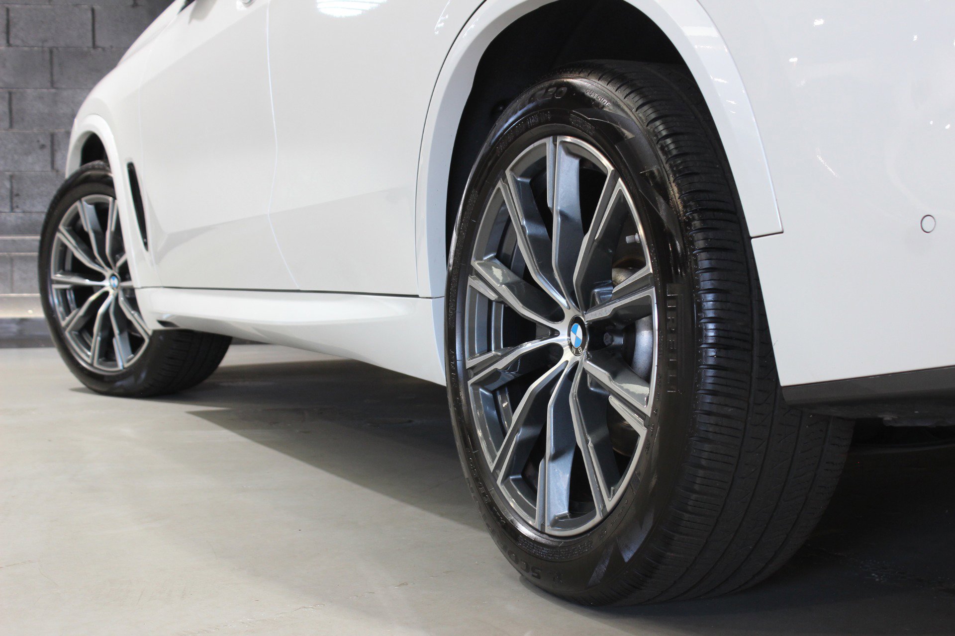 Used 2021 BMW X5 sDrive40i w/ M Sport Package image 16