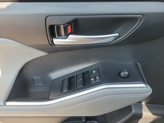 Used 2023 Toyota Highlander XLE image 9