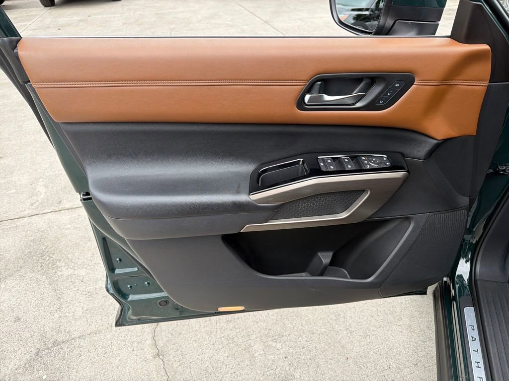 Certified 2022 Nissan Pathfinder Platinum w/ Cargo Package image 17