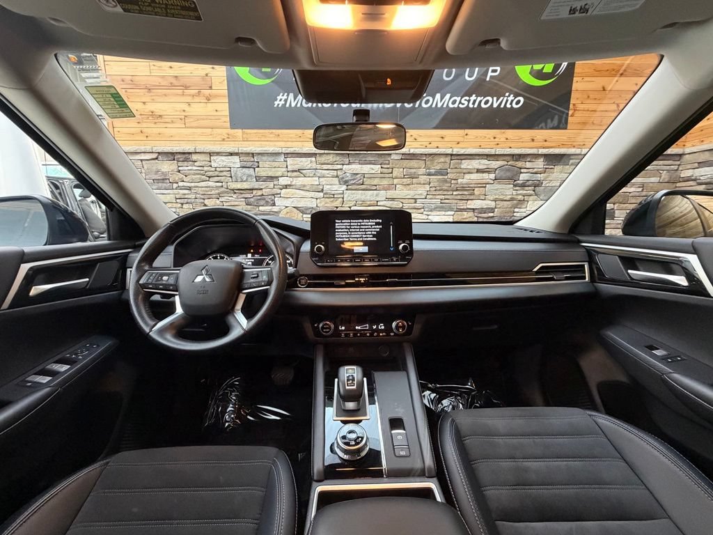 Used 2023 Mitsubishi Outlander SE Black Edition AWD/4WD image 18