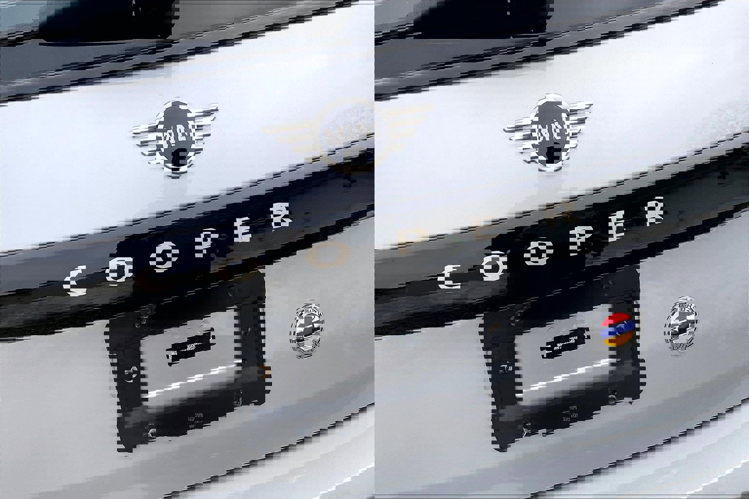 Certified 2025 MINI Cooper 2-Door Hardtop image 8