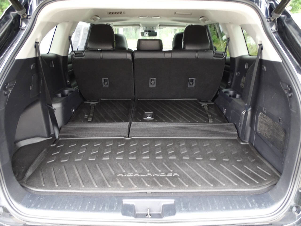 Used 2021 Toyota Highlander XLE image 37