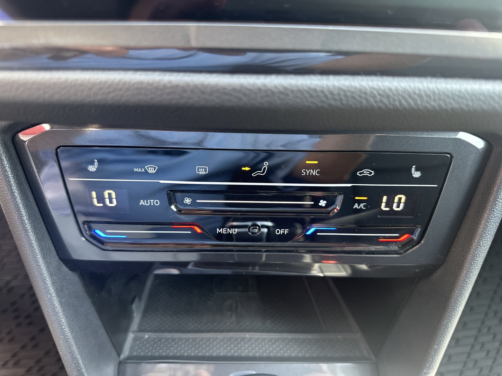 Used 2024 Volkswagen Tiguan SE FWD image 16