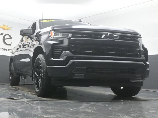 Used 2023 Chevrolet Silverado 1500 RST image 3