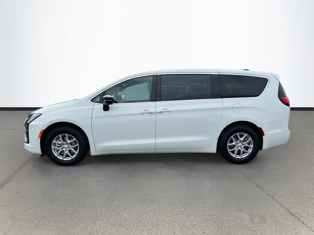 New 2027 Chrysler Pacifica Select FWD image 4